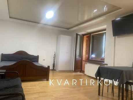 Apartment, studio in the center of the city, Mirgorod - apartment by the day
