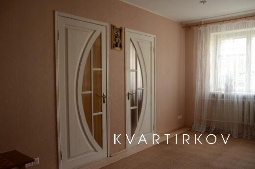 Rent daily 3-room apartment, Chernomorsk (Illichivsk) - apartment by the day