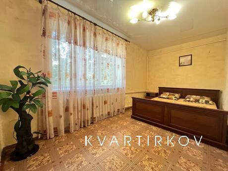 Daily rent 2 room apartment, Kamenskoe (Dniprodzerzhynsk) - apartment by the day