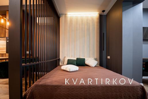 Классна квартира на другій лінії в кращому районі міста.
Тих