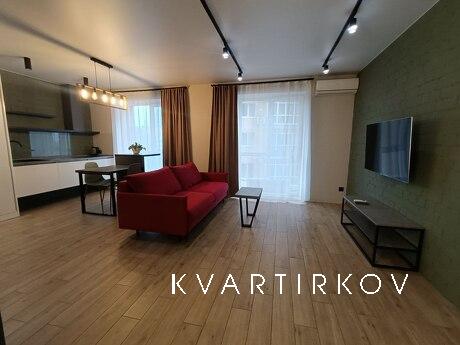 Квартира з авторським ремонтом, тихо і світло.
Все поруч: ка