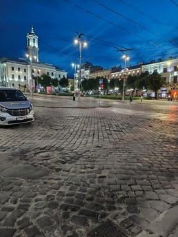 Similar rental of a three-room apartment, Chernivtsi - apartment by the day