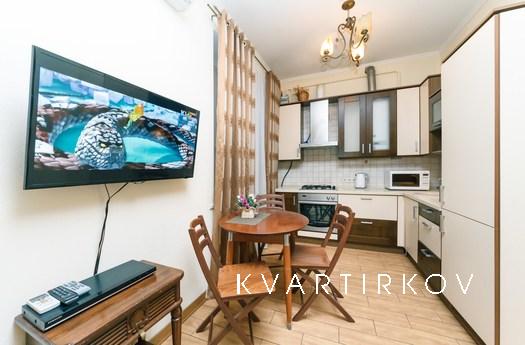 Apartment in a quiet location in a noisy, Kyiv - apartment by the day