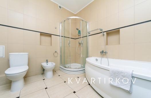 Apartment in a quiet location in a noisy, Kyiv - apartment by the day