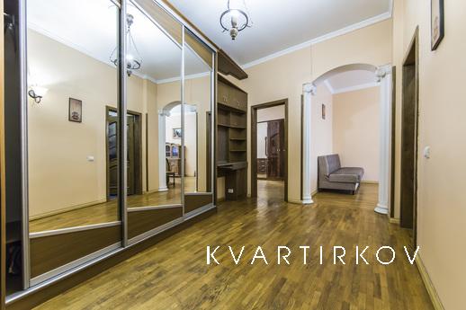 Great apartment in the center of Kiev, Kyiv - apartment by the day
