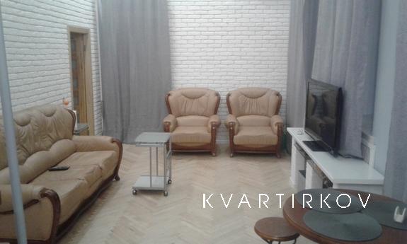 Cozy apartment located in the tsentre.Ryadom are many cafes 