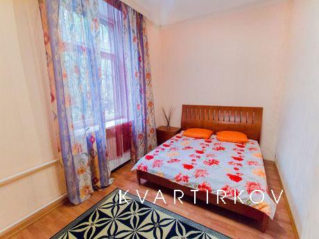 Сдается посуточно 3-комнатная квартира рядом с метро Сокол.
