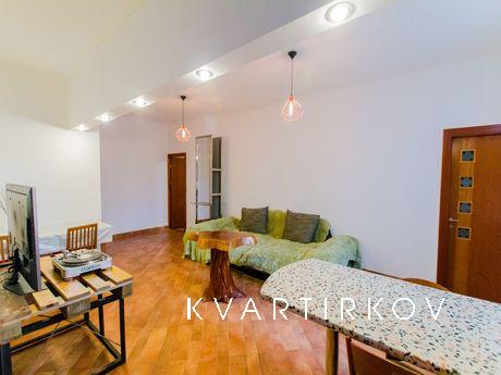 Трехкомнатная квартира на Соколе, Москва - квартира посуточно