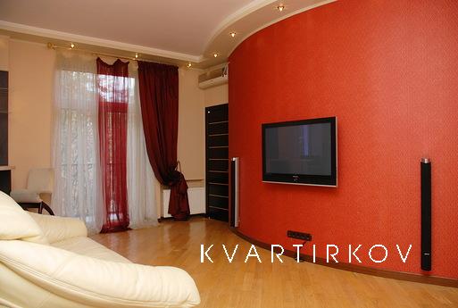 Exclusive Two-bedroom apartment in the quiet center of Kiev 