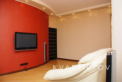 Exclusive two bedroom in Pechersk, Kyiv - apartment by the day