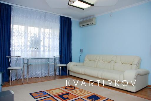 The new two-bedroom in the heart of Kiev, Kyiv - apartment by the day