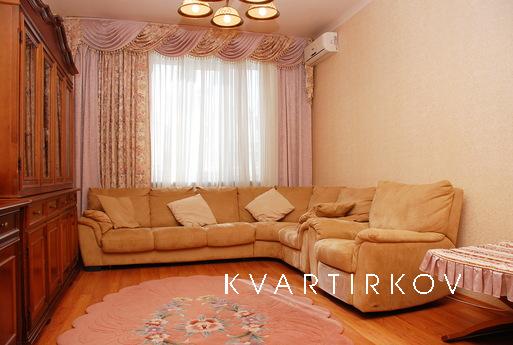 Квартира с новым ремонтом в центре, Киев - квартира посуточно