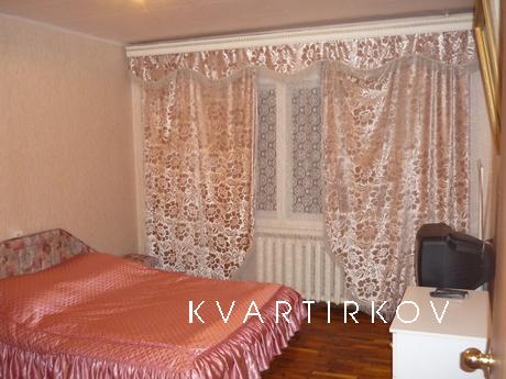 2-х комнатная квартира с хорошим ремонтом, расположена в цен