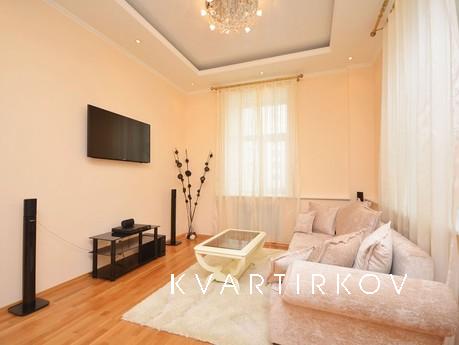 2-х комнатная квартира по улице Цвиллинга 61, в километре от