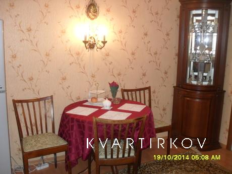 Предлагаю  теплую,  удобную,  не  прокуренную   однокомнатну