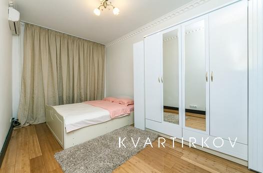 VIP апартаменти, 3 СПАЛЬНІ + СТУДИО, Київ - квартира подобово