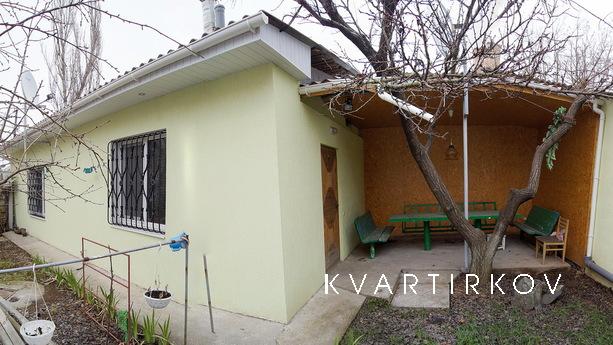 Rent a cozy house in Yalta, Yevpatoriya - apartment by the day