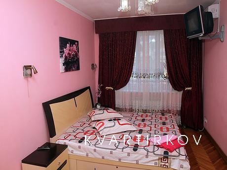 Rent 2nd apartment in the center of Kiev. The apartment has 