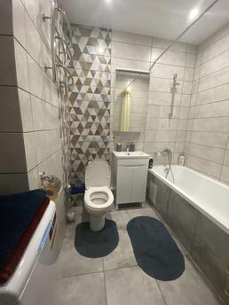 Нова квартира біля метро Харківська, Киев - квартира посуточно