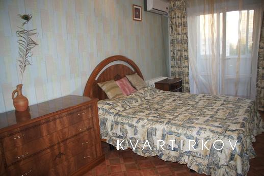 Собственник.
3-х-комнатная квартира находится на улице им. Р