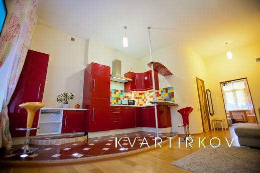 The studio has a separate bedroom, Смоленськ - квартира подобово