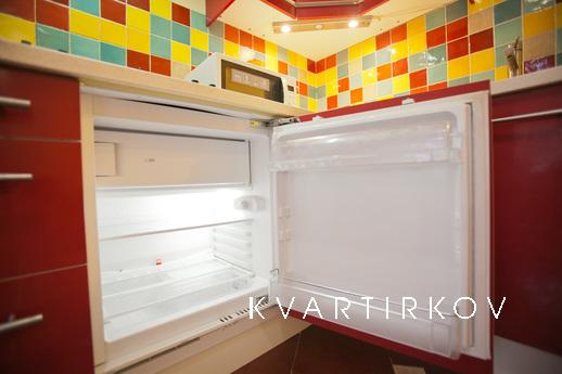 The studio has a separate bedroom, Смоленськ - квартира подобово