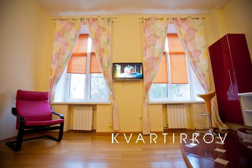 The studio has a separate bedroom, Смоленськ - квартира подобово