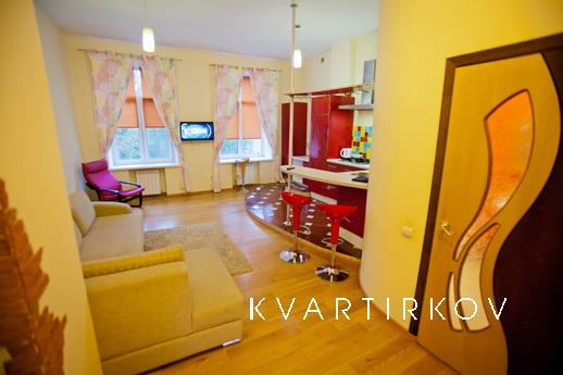 The studio has a separate bedroom, Смоленськ - квартира подобово
