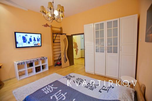 The studio has a separate bedroom, Смоленськ - квартира подобово