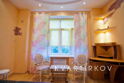 The studio has a separate bedroom, Смоленськ - квартира подобово