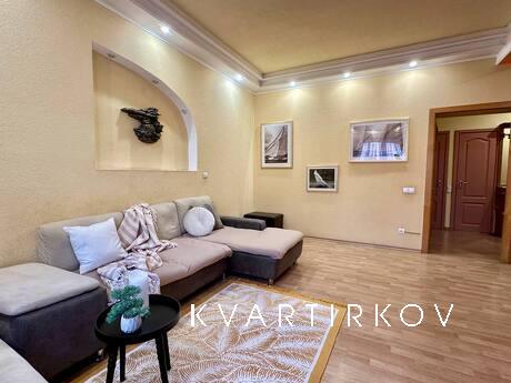 Cozy 2-room suite on Metallurgov, Zaporizhzhia - apartment by the day