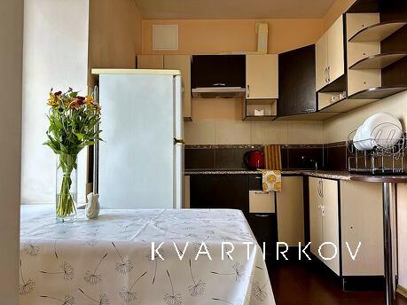 2ком. Полулюкс на проспекте Соборный 212, Запоріжжя - квартира подобово