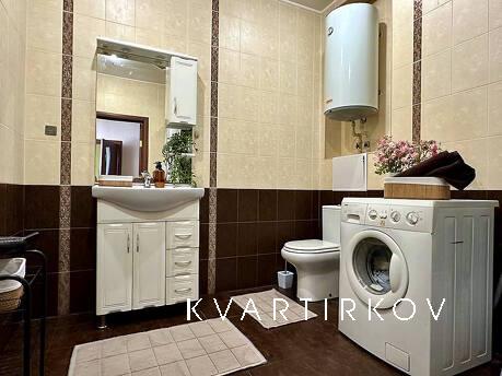 2ком. Полулюкс на проспекте Соборный 212, Запоріжжя - квартира подобово