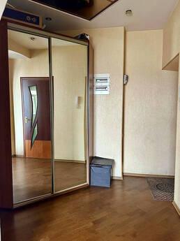 2ком. Полулюкс на проспекте Соборный 212, Запоріжжя - квартира подобово