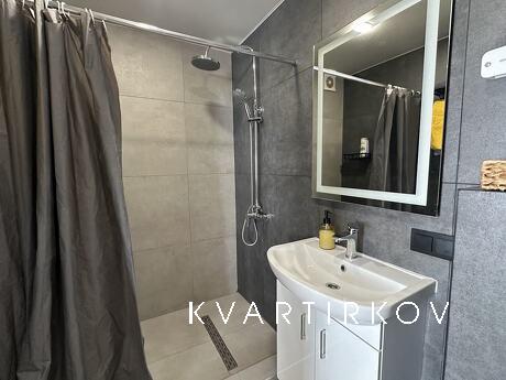 Люкс студия на Каменогорской,16, Запорожье - квартира посуточно