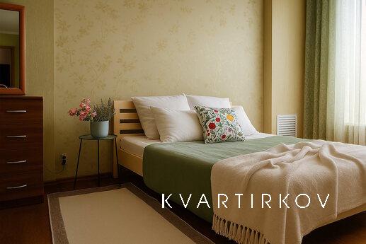 Сдается посуточно почасово в центре города 2-комнатный полул