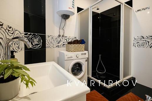 2ком. Люкс возле порта Запорож. площади, Запорожье - квартира посуточно