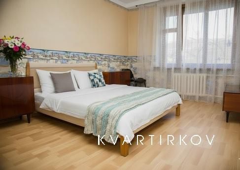 Апартаменты находятся в самом центре города, в 2 минутах ход