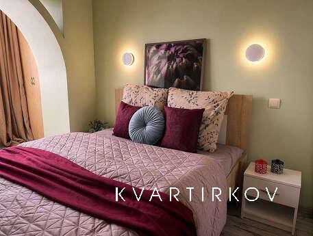 Посуточная аренда просторной 2-ком. квартиры в самом центре 