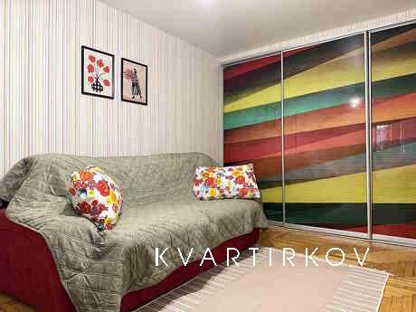 Daily rent 2-room apartment on the Small Market, Zaporizhzhia - apartment by the day