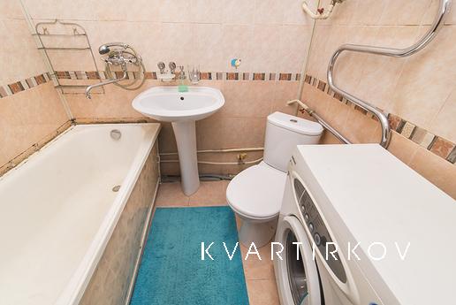 8 березня, Єкатеринбург - квартира подобово