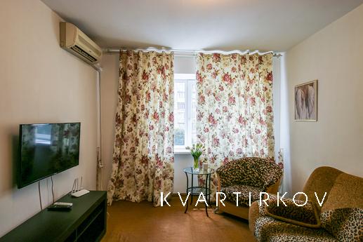 Оренда 2к квартира біля метро Печерська, Киев - квартира посуточно