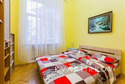 Апартаменти знаходяться по вулиці Велика Васильківська 46, з