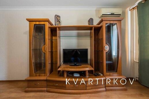 Подобова 2к квартиру біля Палац спорту, Киев - квартира посуточно