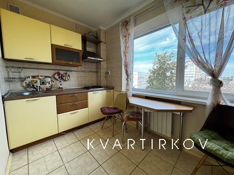 Оренда 2к квартири біля метро Печерьска, Киев - квартира посуточно