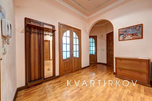 Подобова оренда 3к квартири, Киев - квартира посуточно