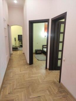 Оренда 3к квартири біля метро Театральна, Киев - квартира посуточно