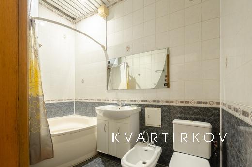 Оренда 3к квартири біля метро Хрещатик, Киев - квартира посуточно