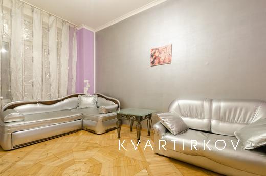 Оренда 3к квартири біля метро Хрещатик, Киев - квартира посуточно