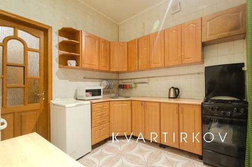 Оренда 3к квартири біля метро Хрещатик, Киев - квартира посуточно